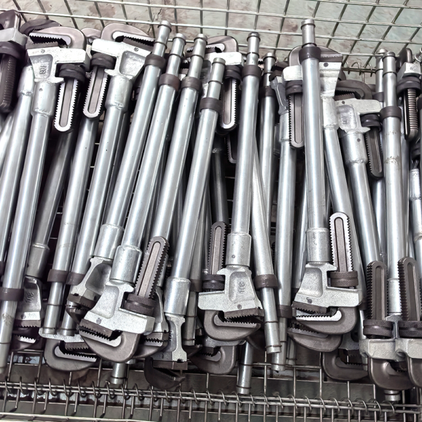 108mm Adjustable Pipe Wrench
