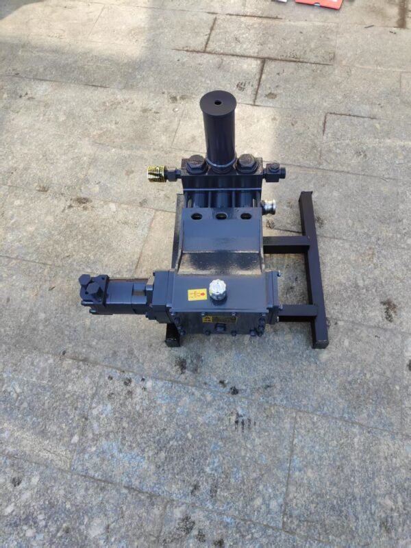 Efficient & Durable Black Triplex Mud Pump for Water Well Drilling Rig – Powerful Delivery, Reliable Performance