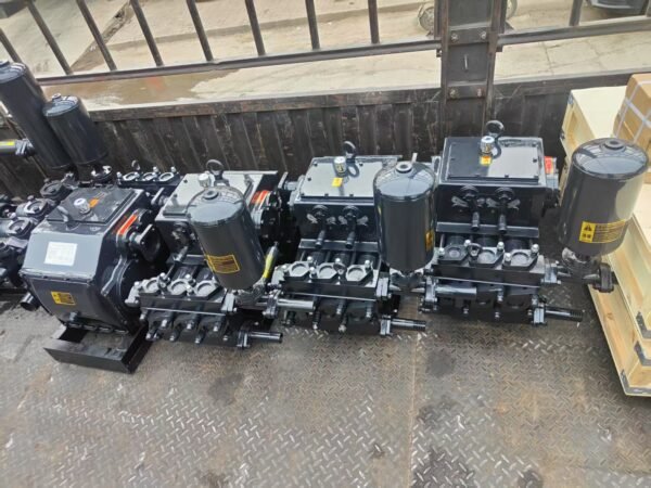 Efficient & Durable Black Triplex Mud Pump for Water Well Drilling Rig – Powerful Delivery, Reliable Performance - 图片 6