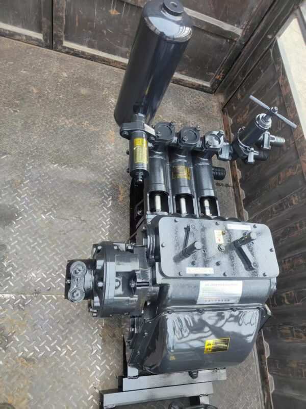 Efficient & Durable Black Triplex Mud Pump for Water Well Drilling Rig – Powerful Delivery, Reliable Performance - 图片 3