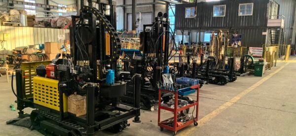 Crawler Drill Rig 150m 200m Hydraulic Track Mounted Drill Rig for Water Well Drilling - 图片 11